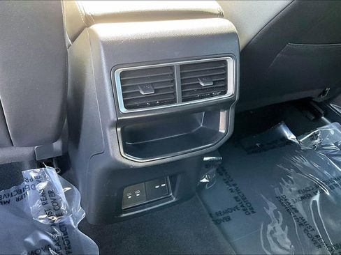 Certified 2025 Volkswagen Atlas Cross Sport SE AWD/4WD image 18