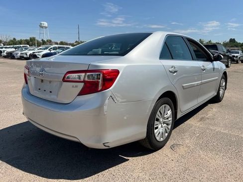 Used 2014 Toyota Camry LE FWD image 5