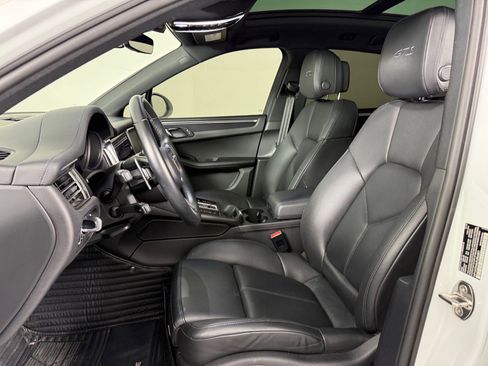 Used 2023 Porsche Macan GTS image 5