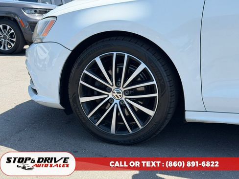 Used 2016 Volkswagen Jetta Sport FWD image 9