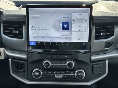 Used 2024 Ford Expedition XLT image 17