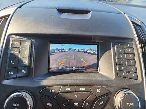 Used 2019 Ford Edge SE FWD image 19