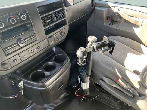 Used 2019 Chevrolet Express 3500 Extended w/ Driver Convenience Package RWD image 18