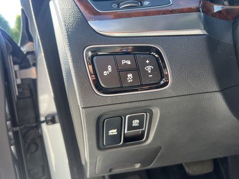 Used 2014 Hyundai Equus Signature RWD image 17