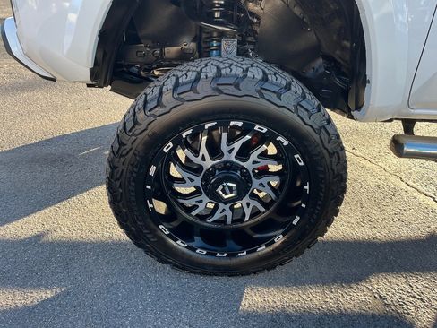 Used 2016 Toyota Tacoma TRD Sport image 40