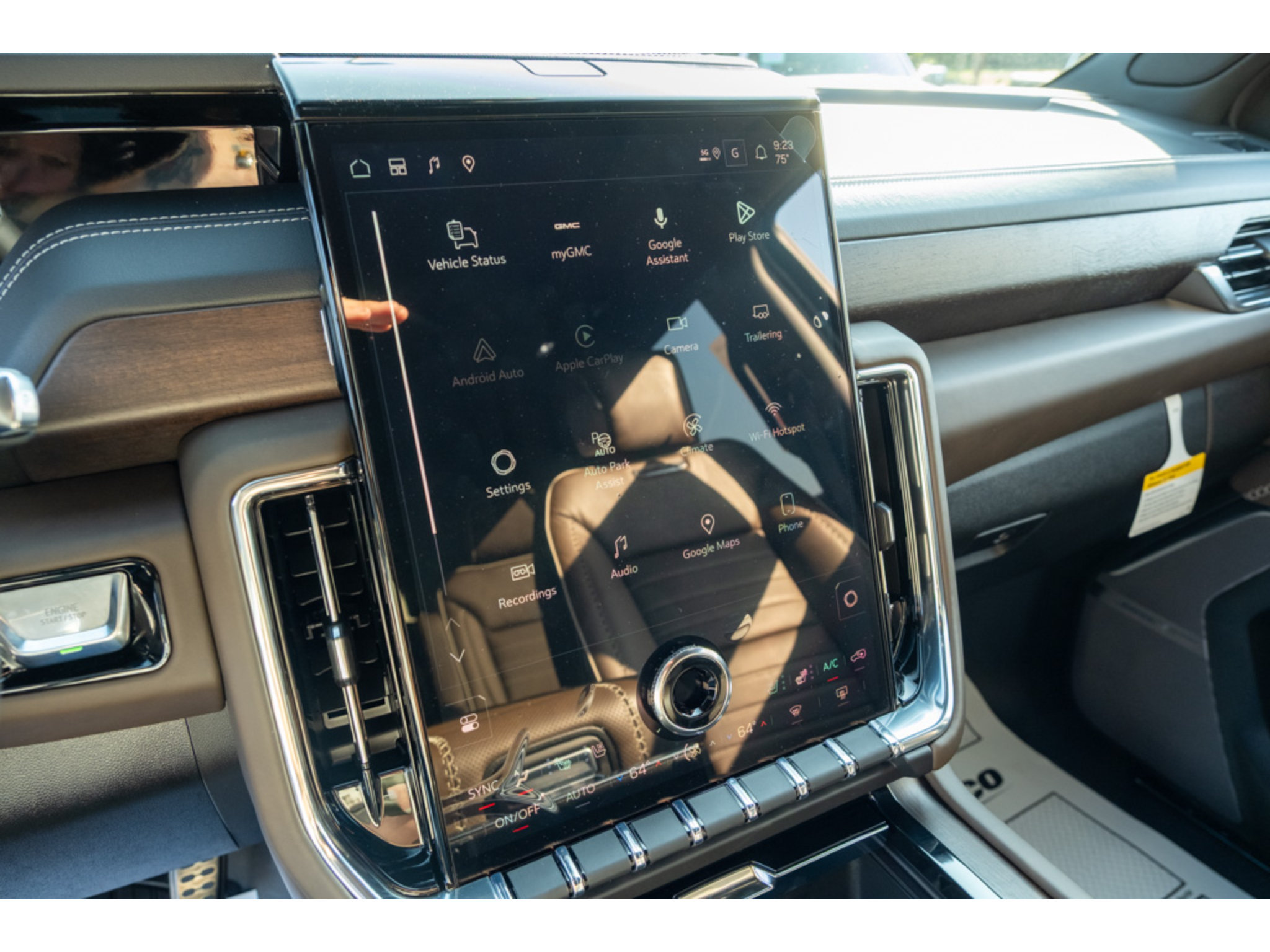 New 2026 GMC Yukon XL Denali Ultimate w/ LPO, Floor Liner Package AWD/4WD image 24