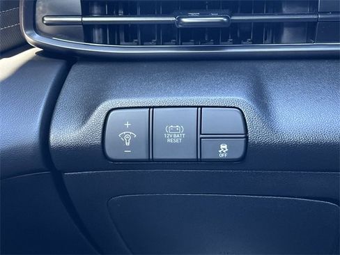 Certified 2025 Hyundai Elantra SEL image 21