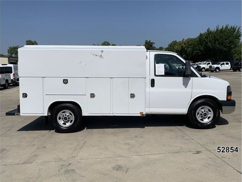 Used 2015 GMC Savana 3500 RWD image 5