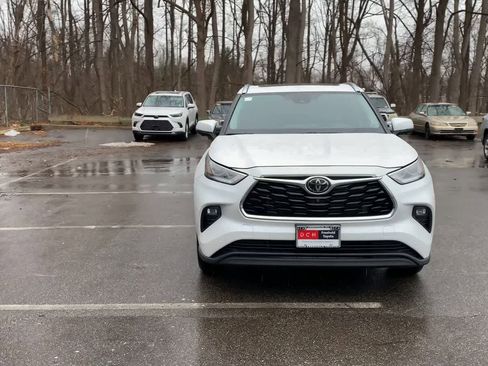 Used 2024 Toyota Highlander Limited image 6