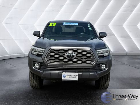Used 2023 Toyota Tacoma TRD Off-Road AWD/4WD image 8