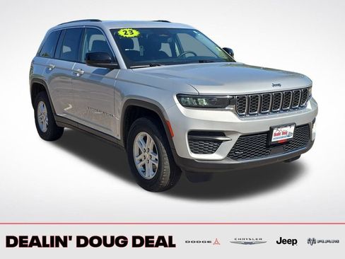 Used 2023 Jeep Grand Cherokee Laredo image 9