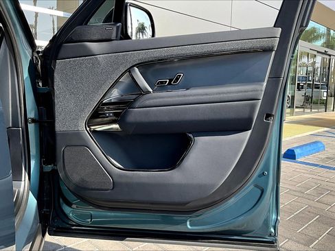 Used 2025 Land Rover Range Rover Sport SE image 24