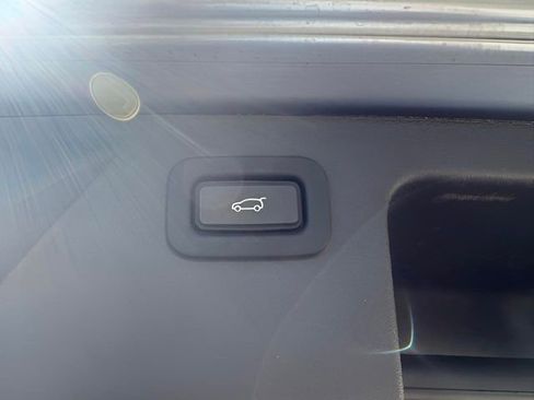 Used 2022 Land Rover Discovery Sport SE image 10