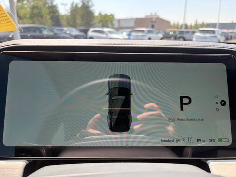 Used 2025 Rivian R1S Premium AWD/4WD image 21