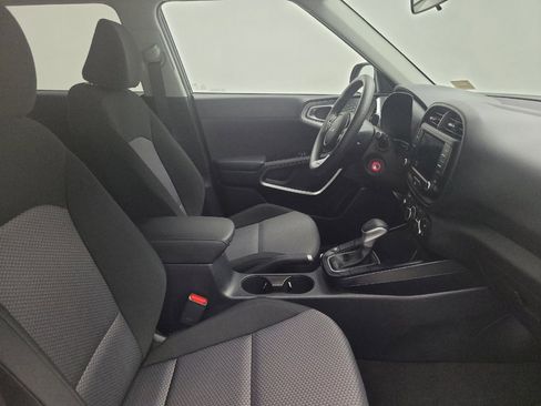 Used 2025 Kia Soul LX image 21