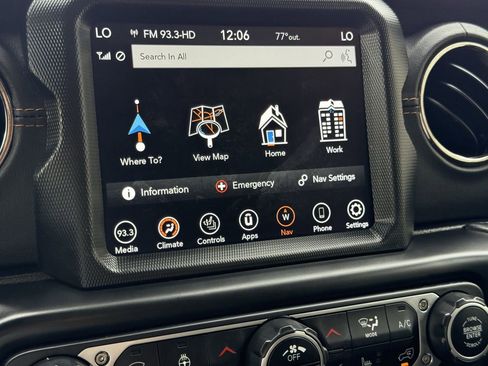 Used 2021 Jeep Wrangler Unlimited Sahara AWD/4WD image 18
