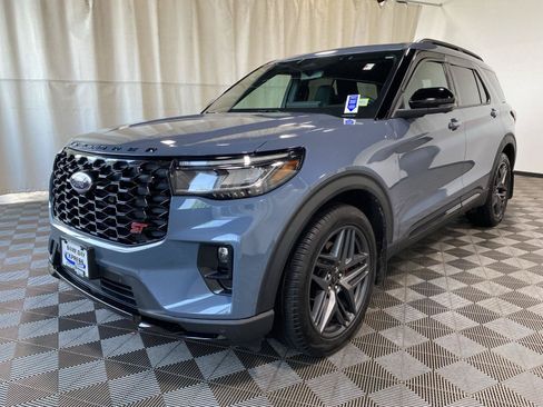 Used 2025 Ford Explorer ST AWD/4WD image 5