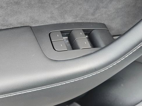 Used 2022 Tesla Model Y Long Range image 28