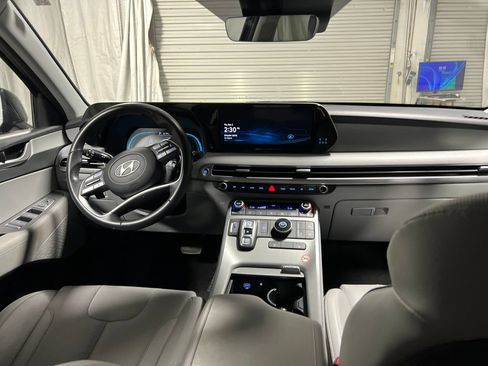 Used 2025 Hyundai Palisade SEL FWD image 13