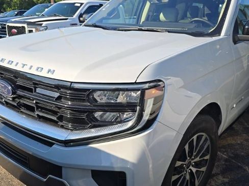 Used 2025 Ford Expedition Max Platinum AWD/4WD image 3