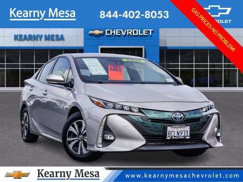 Used 2017 Toyota Prius Prime Advanced w/ Preferred Accessory Package FWD image 1