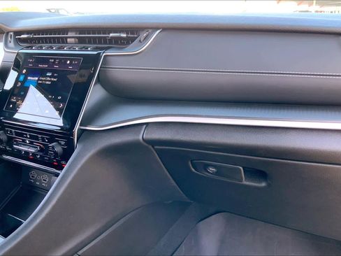 Used 2024 Jeep Grand Cherokee L Altitude AWD/4WD image 19