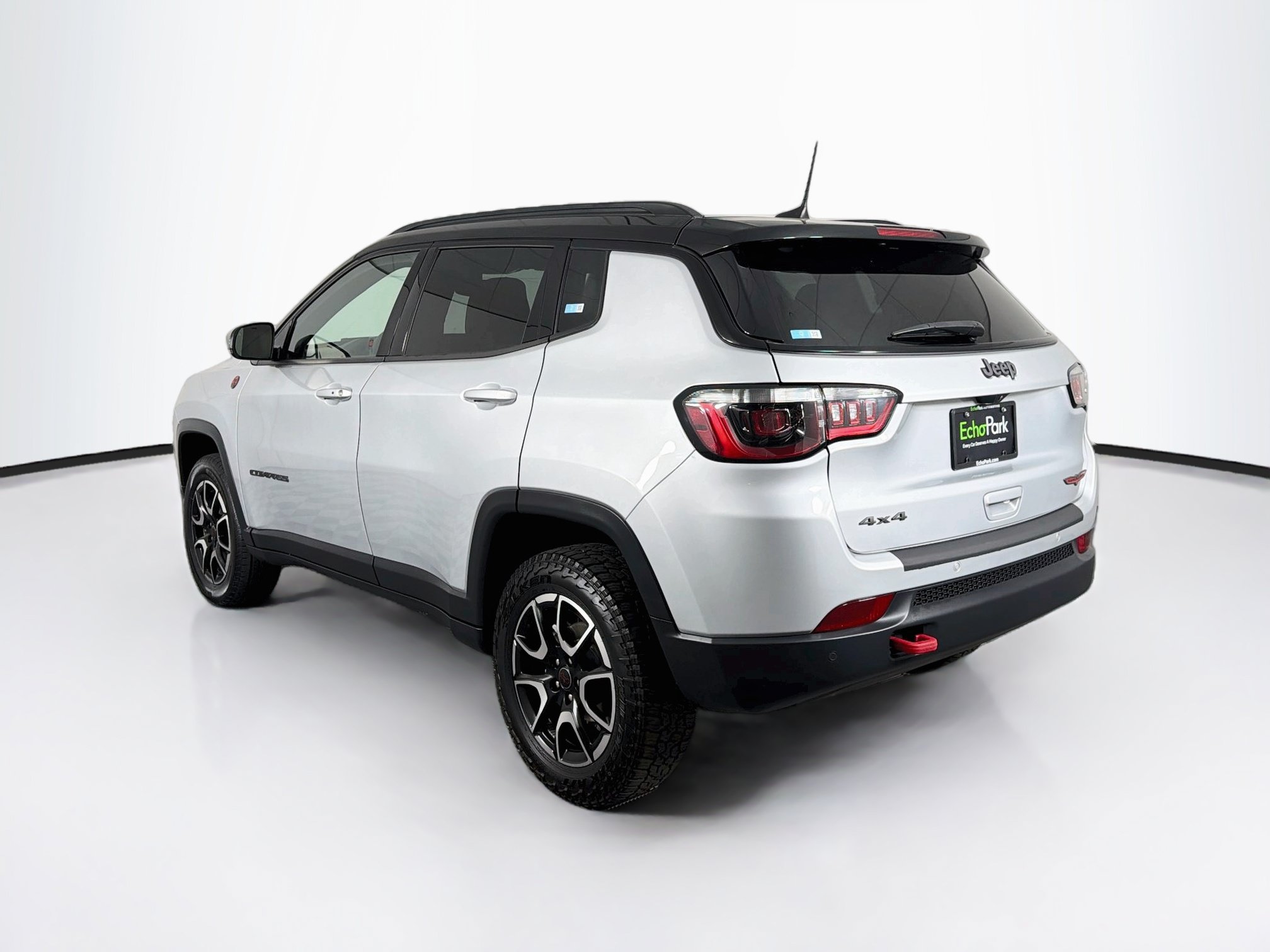 Used 2025 Jeep Compass Trailhawk AWD/4WD image 5
