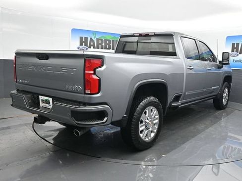 Used 2024 Chevrolet Silverado 2500 High Country w/ High Country Premium Package AWD/4WD image 5