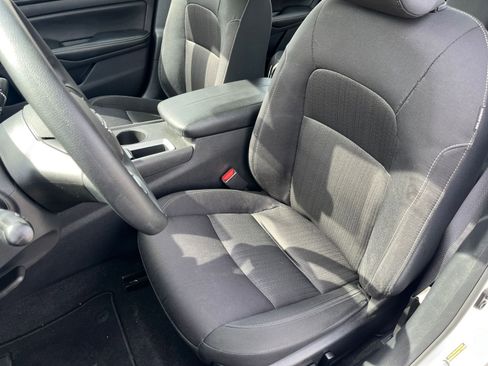 Used 2025 Nissan Altima 2.5 SV image 34