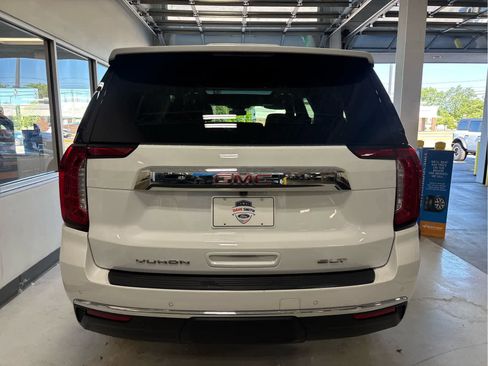 Used 2023 GMC Yukon XL SLT AWD/4WD image 6