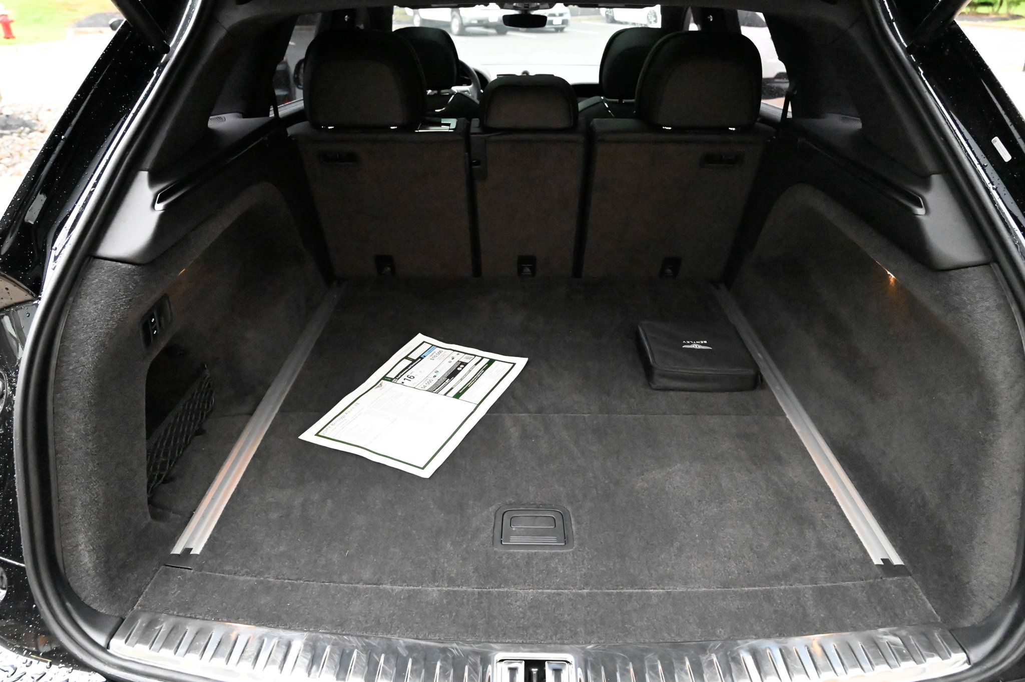 Used 2025 Bentley Bentayga AWD/4WD image 45