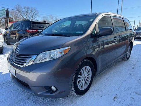 Used 2016 Toyota Sienna XLE w/ XLE Navigation Package image 3