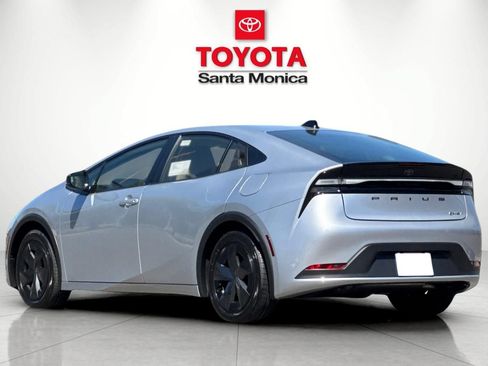 New 2026 Toyota Prius Plug-In Hybrid FWD image 5