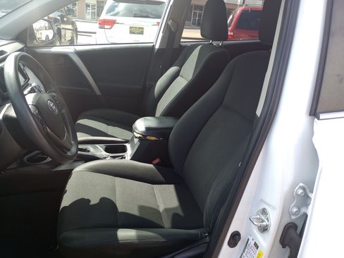 Used 2017 Toyota RAV4 LE FWD image 10