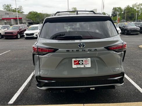 Used 2023 Toyota Sienna XSE w/ XSE Plus Package AWD/4WD image 6