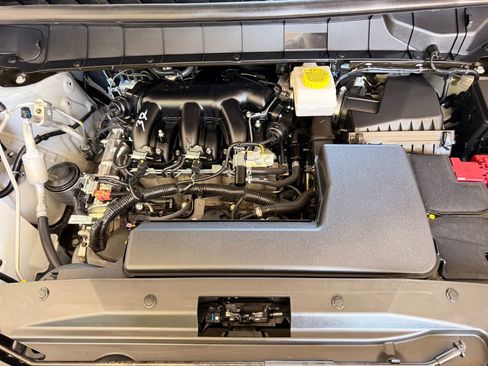 Used 2025 Nissan Pathfinder SV AWD/4WD image 38