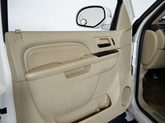 Used 2010 Cadillac Escalade Premium AWD/4WD image 16