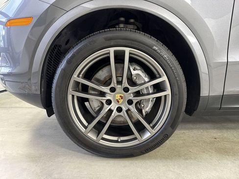 Certified 2023 Porsche Cayenne AWD/4WD image 13