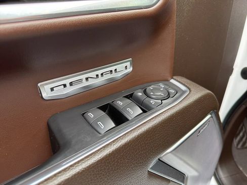 Used 2023 GMC Sierra 1500 Denali w/ Technology Package AWD/4WD image 15