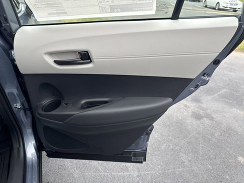 New 2025 Toyota Corolla Cross L image 30