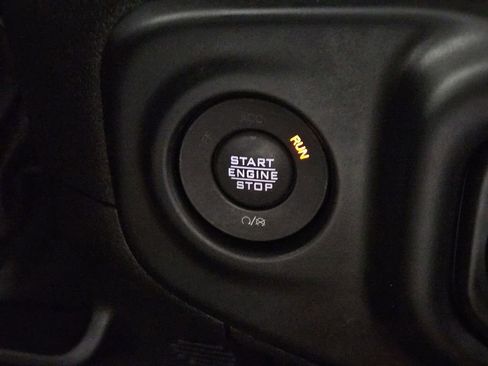 Used 2023 Jeep Gladiator Overland AWD/4WD image 19