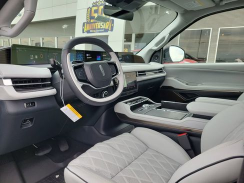 New 2026 Lincoln Navigator L Black Label AWD/4WD image 21