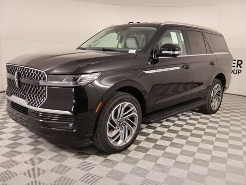 New 2026 Lincoln Navigator Premiere AWD/4WD image 11