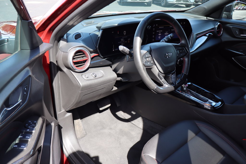 Used 2024 Chevrolet Trax RS w/ Driver Confidence Package FWD image 4