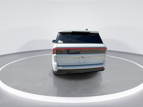 New 2026 Lincoln Navigator Premiere AWD/4WD image 7