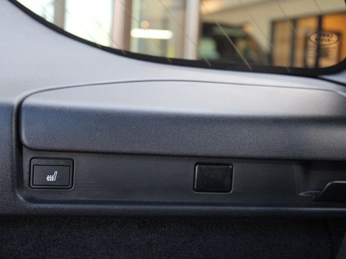 Certified 2025 Land Rover Discovery Dynamic SE image 43