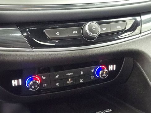 Used 2024 Buick Enclave Premium image 29