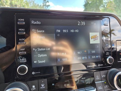 Used 2022 Toyota Highlander LE image 29