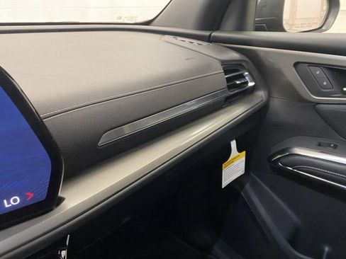 New 2026 Chevrolet Traverse LT w/ Driver Confidence Package AWD/4WD image 19