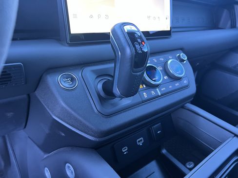 Certified 2023 Land Rover Defender 110 V8 image 26